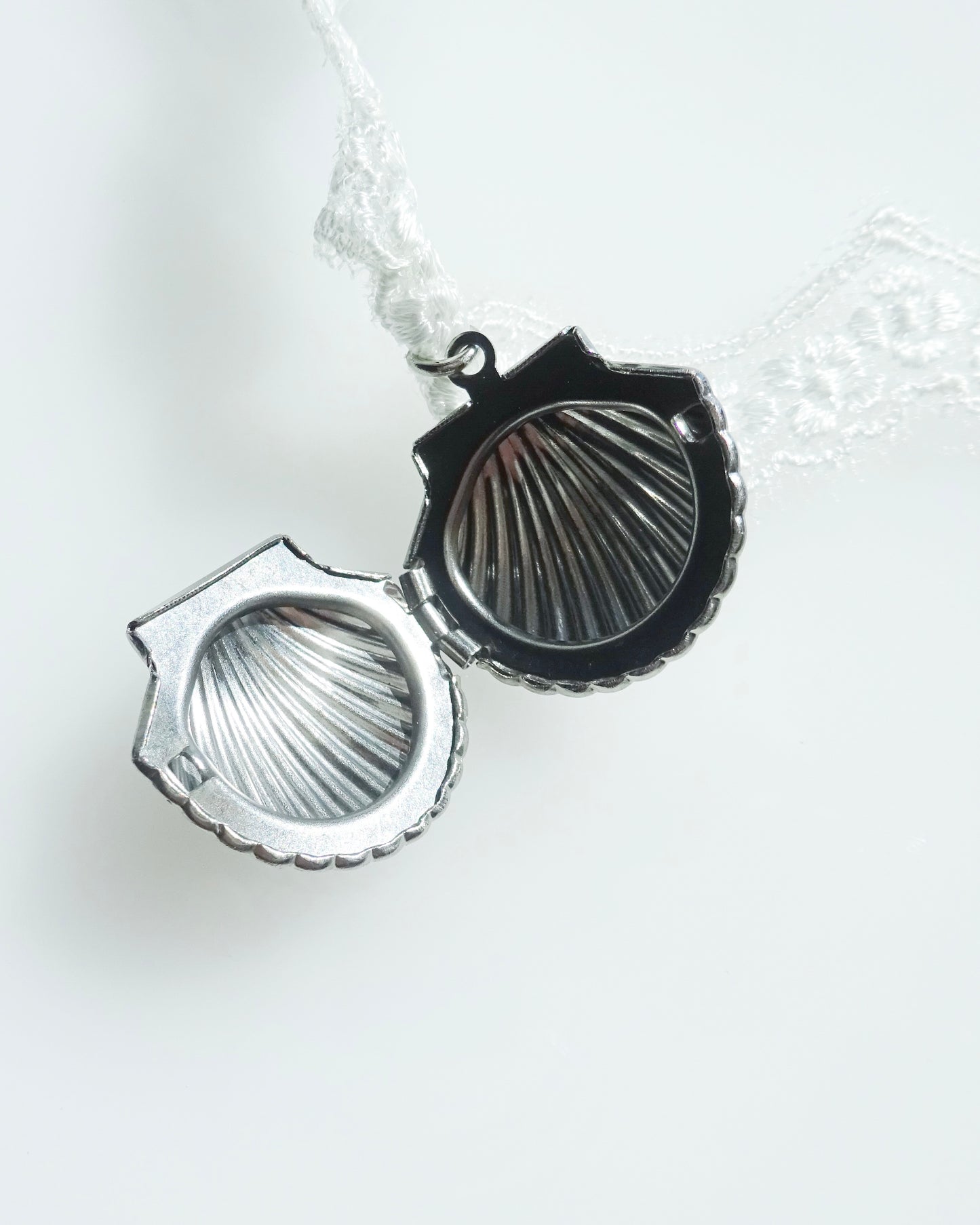 MERMAID_SHELL_NECKLACE
