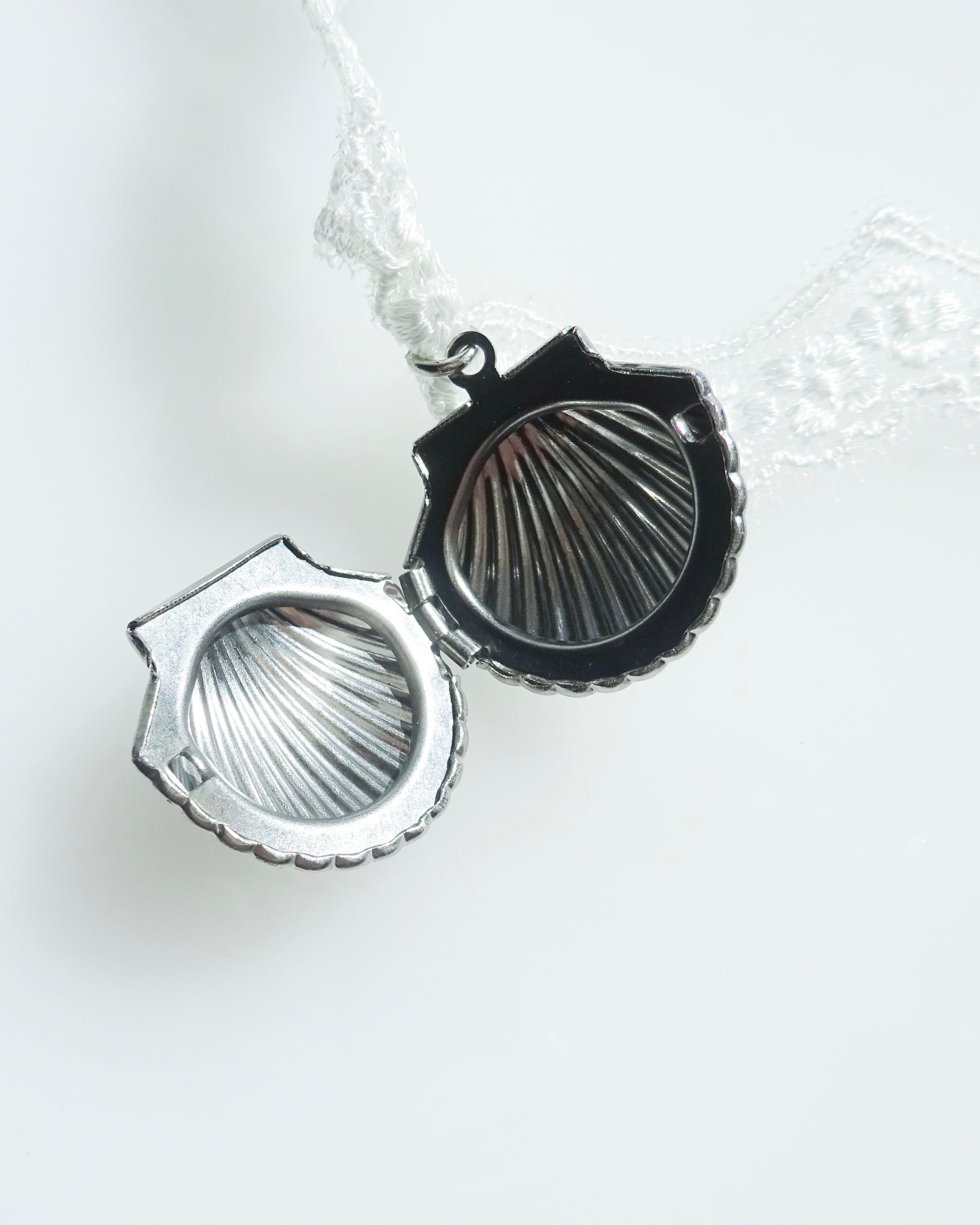 MERMAID_SHELL_NECKLACE